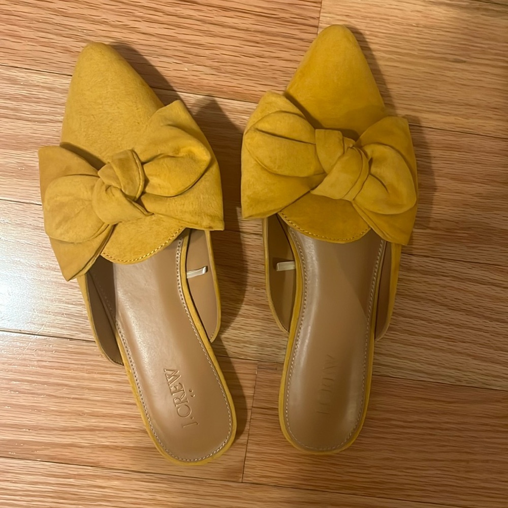Yellow/Gold bow mules